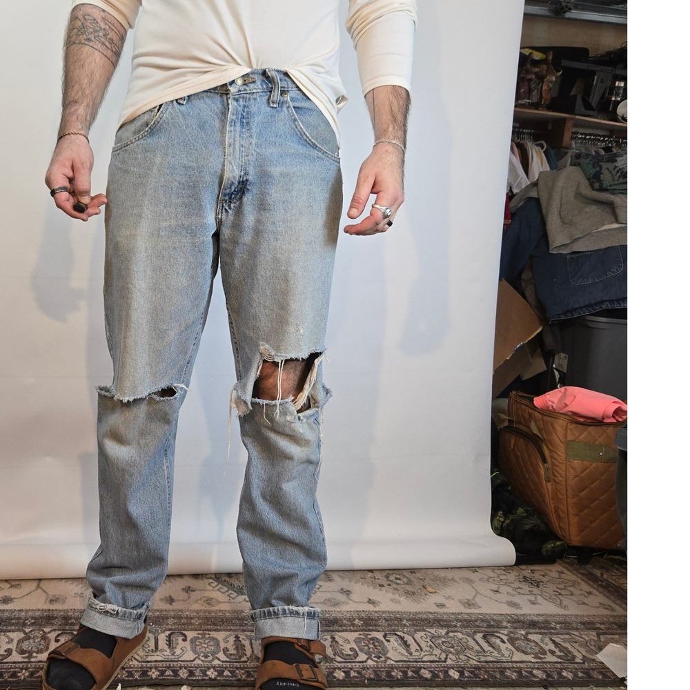 Y2K Wrangler Men 35x33" Relaxed Fit Jeans Light Wash Distressed Ripped Knees '05
